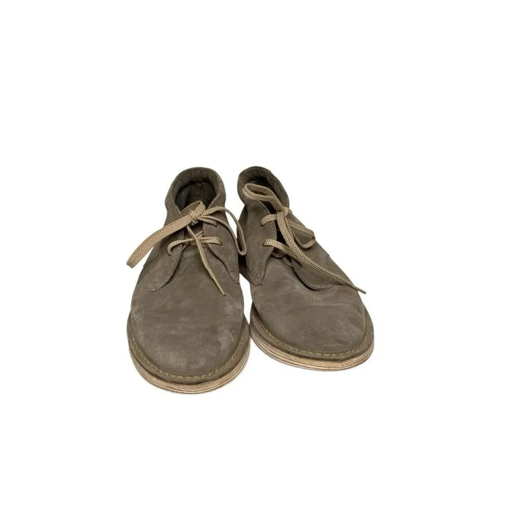 Clark’s Collection green suede forge stride chukka boots size 9